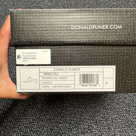 Shoes - Picture 6 of 8